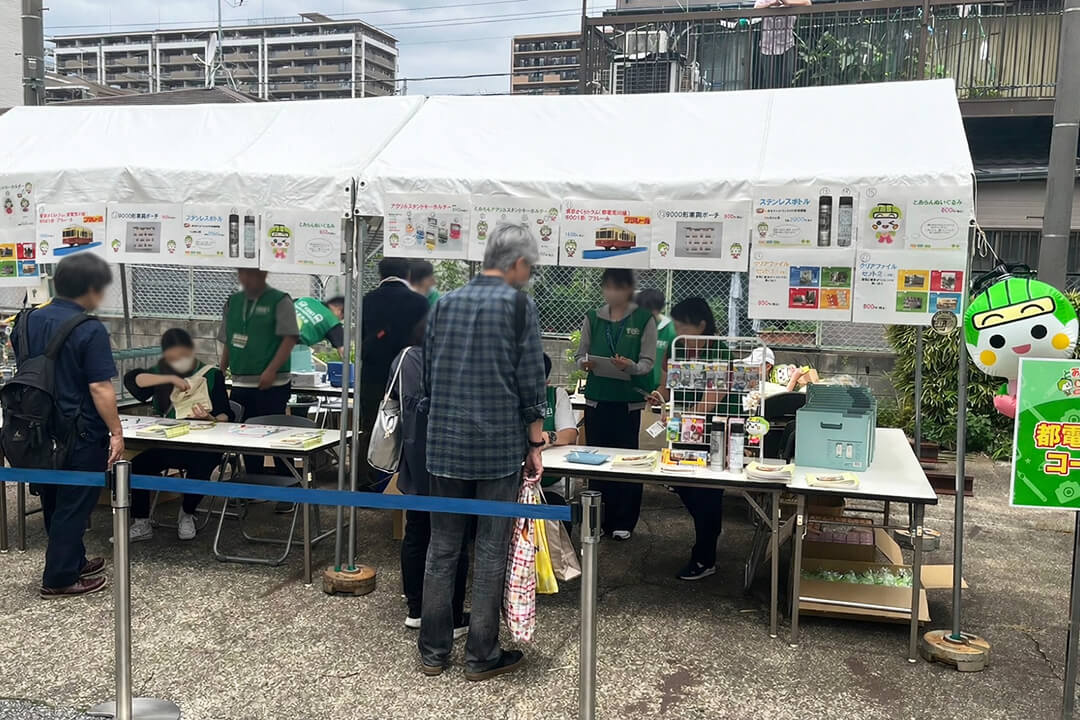 グッズコーナーでもとあらんは大人気